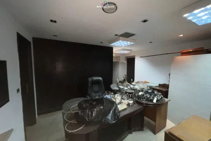 Tirane, jepet me qera magazine Kati -1, 700 m² 5.000 € (sheshi willson)