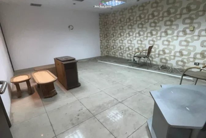 Tirane, jepet me qera magazine Kati -1, 700 m² 5.000 € (sheshi willson)