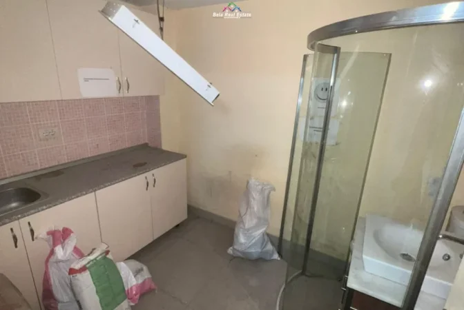 Tirane, jepet me qera magazine Kati -1, 700 m² 5.000 € (sheshi willson)