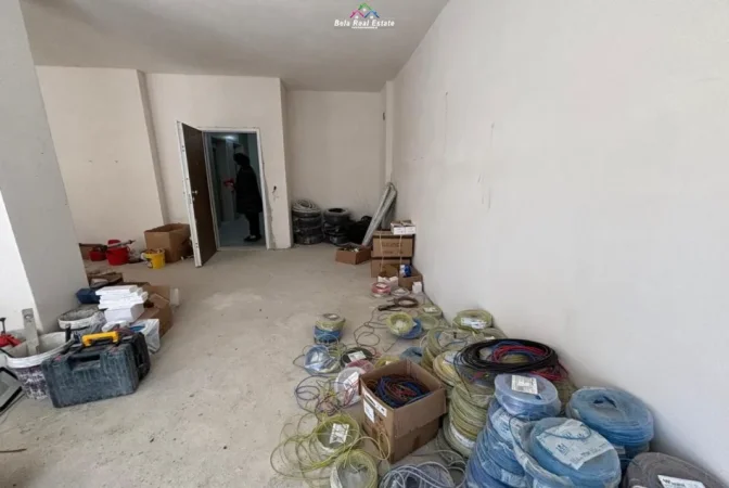 Tirane, jepet me qera zyre , 81 m² 1.215 € (anton lufi)