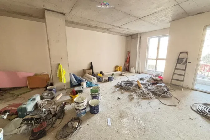 Tirane, jepet me qera zyre , 81 m² 1.215 € (anton lufi)