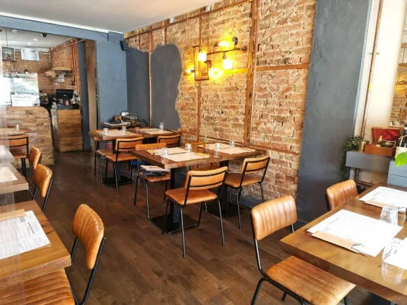 Tirane, jepet me qera bar-resorant Kati 1, 3.662 m² 350.000 € (Ibe)