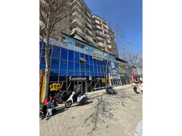 Tirane, jepet me qera ambjent biznesi Kati 3, 160 m² 800 € (ASTIR)