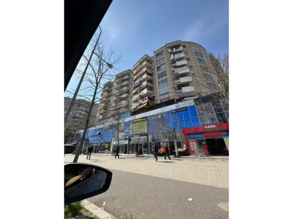 Tirane, jepet me qera ambjent biznesi Kati 3, 160 m² 800 € (ASTIR)