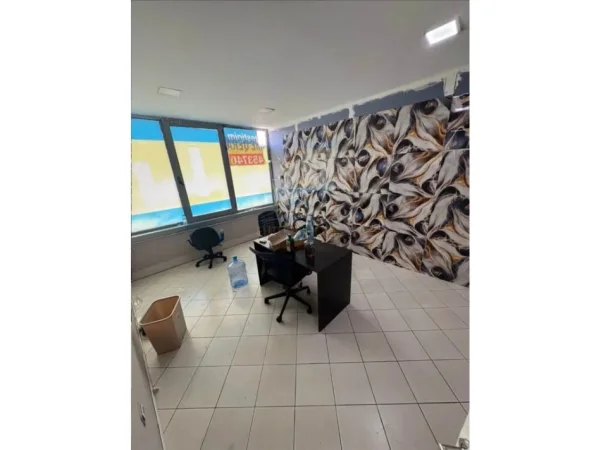 Tirane, jepet me qera ambjent biznesi Kati 3, 160 m² 800 € (ASTIR)