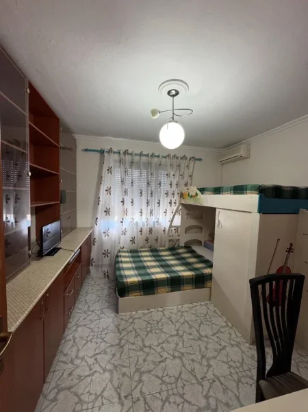 Jepet me Qira apartament 2+1+Ballkon,Kati 5, 400 € QSUT