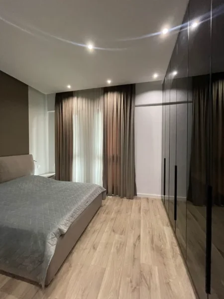 Tirane, jepet me qera apartament 1+1 Kati 8, 72 m² 850 € (SQUARE 21)