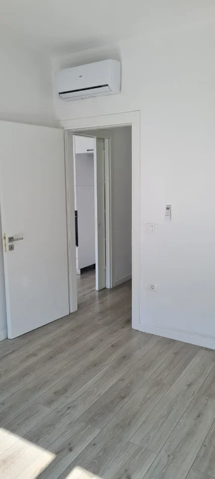 Tirane, jepet me qera apartament 1+1+Ballkon Kati 7, 64 m² 500 € (rruga marie kraja)
