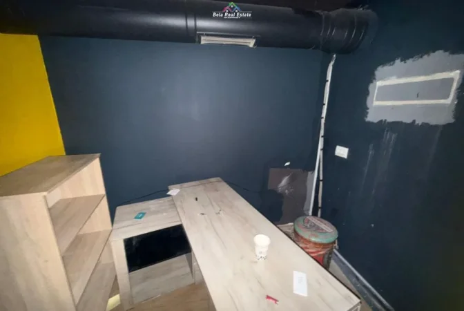 Shqiperi, jepet me qera lokal Kati 0, 136 m² 4.180 € (qender)