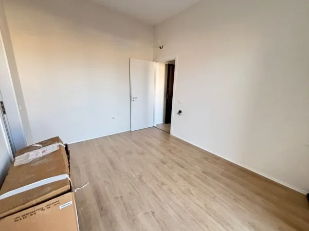 Tirane, jepet me qera zyre Kati 2, 96 m² 1.500 € (vasil shanto)