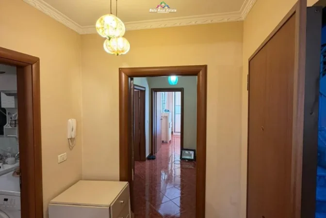 Tirane, jepet me qera apartament 2+1 , 80 m² 520 € (kthesa e kamezes)