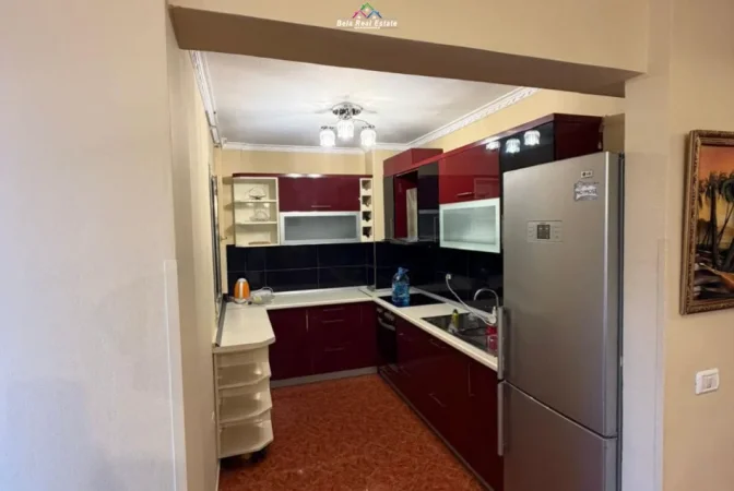 Tirane, jepet me qera apartament 2+1 , 80 m² 520 € (kthesa e kamezes)