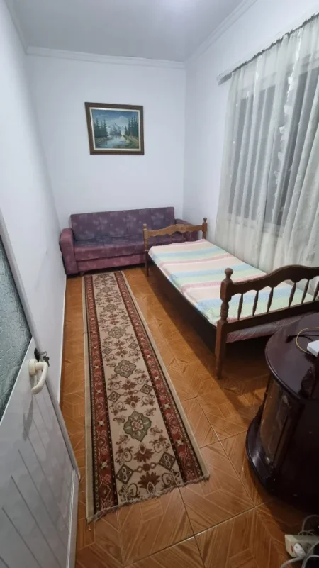 Tirane, jepet me qera apartament 2+1+Ballkon Kati 2, 100 m² 500 € (Rruga Ndre Mjeda)