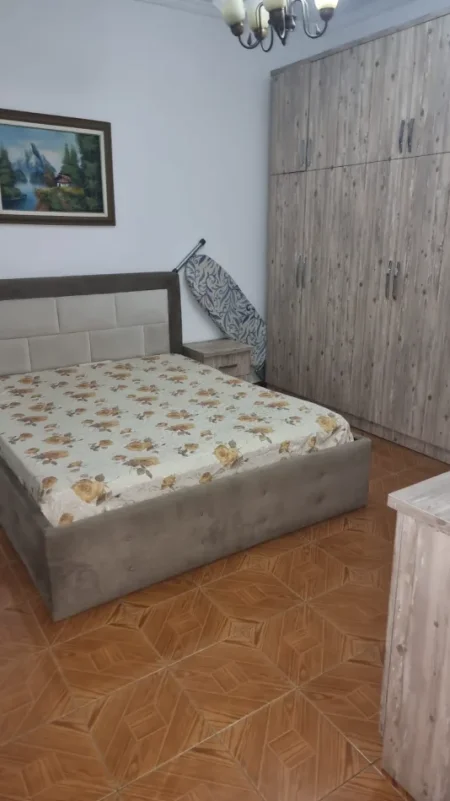 Tirane, jepet me qera apartament 2+1+Ballkon Kati 2, 100 m² 500 € (Rruga Ndre Mjeda)