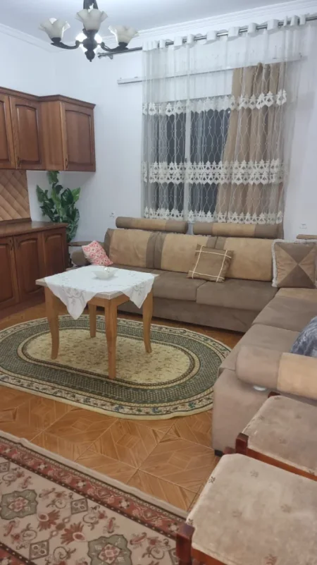 Tirane, jepet me qera apartament 2+1+Ballkon Kati 2, 100 m² 500 € (Rruga Ndre Mjeda)