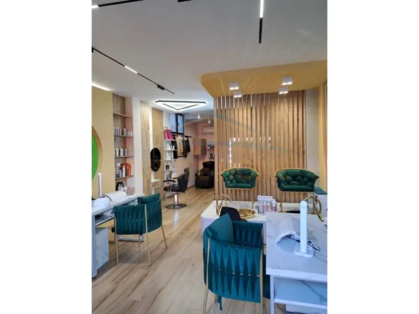 Tirane, jepet me qera ambjent biznesi Kati 1, 54 m² 700 € (RRUGA XHANFIZE KEKO)