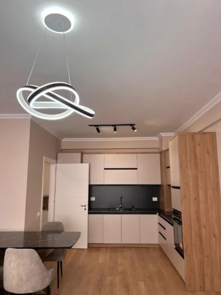 Tirane, jepet me qera apartament 1+1+Ballkon Kati 3, 75 m² 550 € (Urban Gate) ASTIR