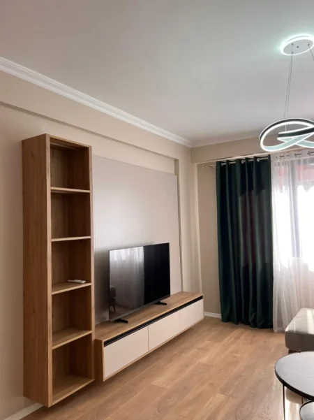 Tirane, jepet me qera apartament 1+1+Ballkon Kati 3, 75 m² 550 € (Urban Gate) ASTIR