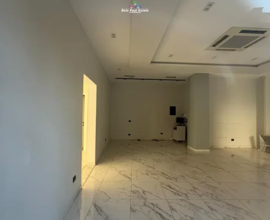 Tirane, jepet me qera dyqan Kati 0, 110 m² 2.500 € (rruga e kavajes)