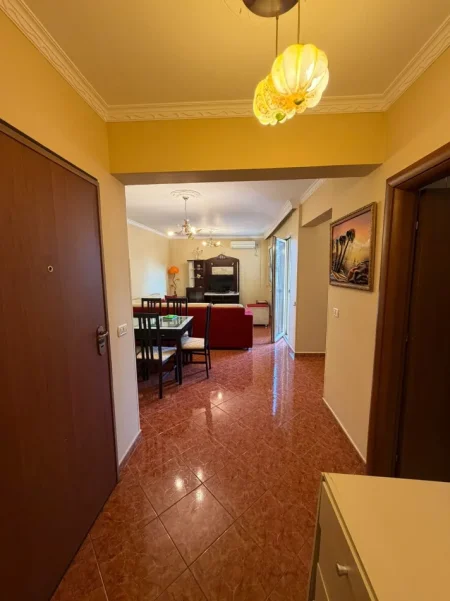 Tirane, jepet me qera apartament 2+1 Kati 4, 80 m² 520 € (Kthesa e Kamzes)