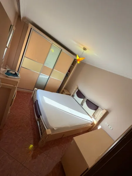 Tirane, jepet me qera apartament 2+1 Kati 4, 80 m² 520 € (Kthesa e Kamzes)