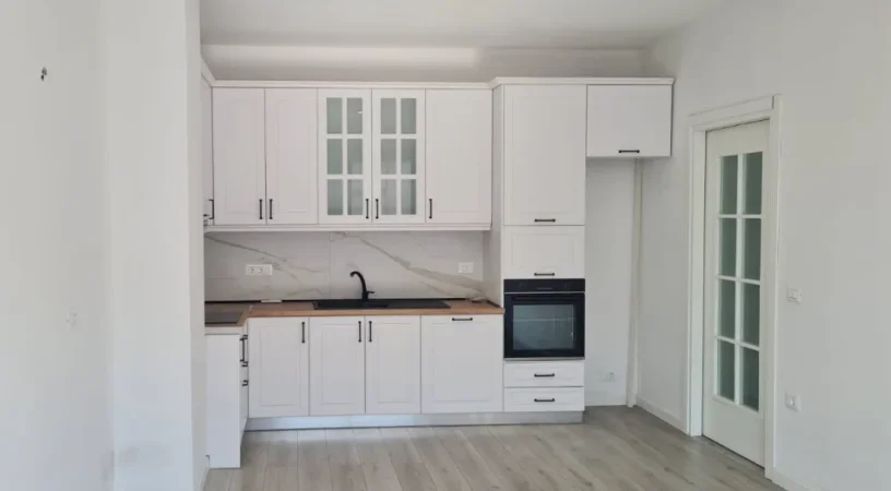 Tirane, jepet me qera apartament 1+1 Kati 7, 64 m² 500 € (rruga marie kraja)