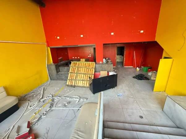 Tirane, jepet me qera lokal Kati 0, 92 m² 4.180 € (Qender)