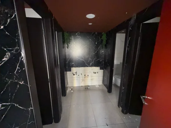 Tirane, jepet me qera lokal Kati 0, 92 m² 4.180 € (Qender)