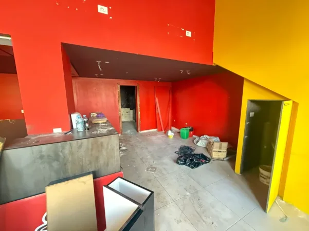 Tirane, jepet me qera lokal Kati 0, 92 m² 4.180 € (Qender)