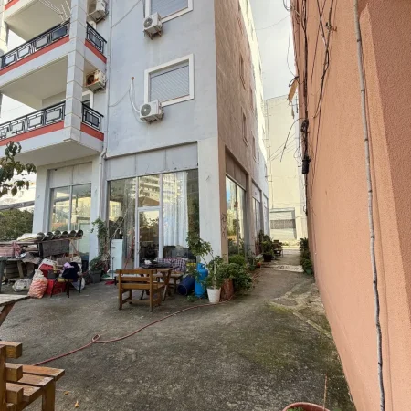 Himare, jepet me qera nga Pronari, pa-komision ambjent biznesi Kati 0, 95 m² 15.000 € (Prane qendres shendetesoew)