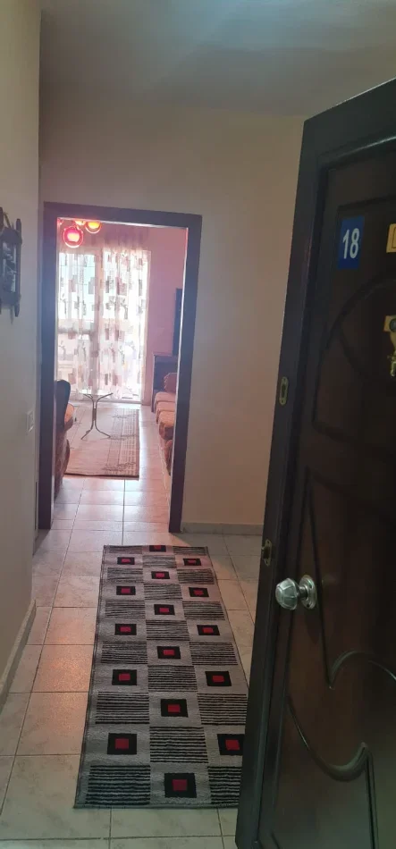 Tirane, jepet me qera apartament 3+1+Ballkon Kati 2, 120 m² 500 € 