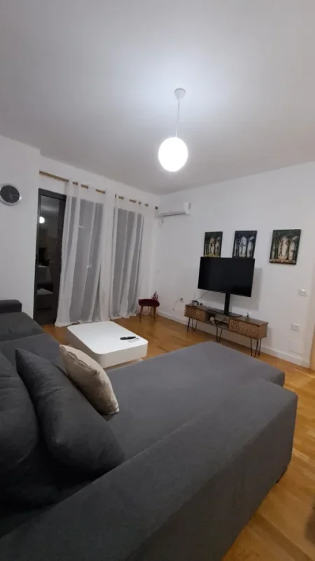 Tirane, jepet me qera apartament 2+1 , 111 m² 600 € 