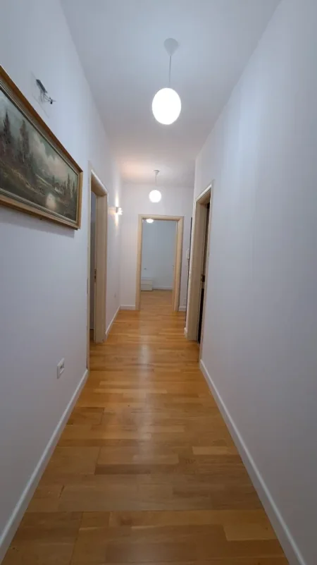 Tirane, jepet me qera apartament 2+1 , 111 m² 600 € 