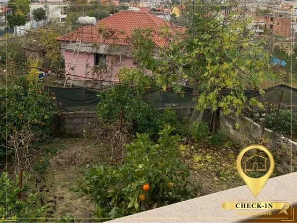 Tirane, shitet Vile 2 Katshe , 213 m² 250.000 € (Kombinat)