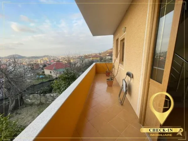 Tirane, shitet Vile 2 Katshe , 213 m² 250.000 € (Kombinat)