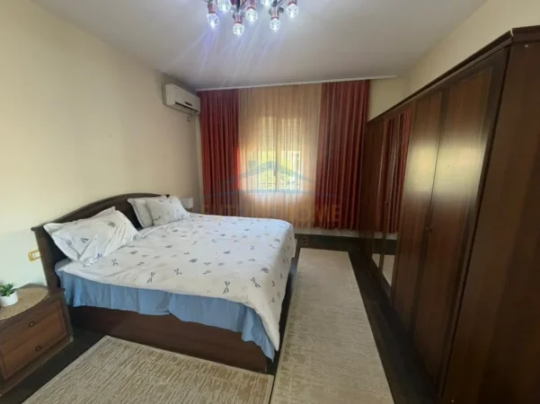 Tirane, jepet me qera apartament 2+1+Ballkon Kati 2, 90 m² 500 € (Rruga e Dibres)