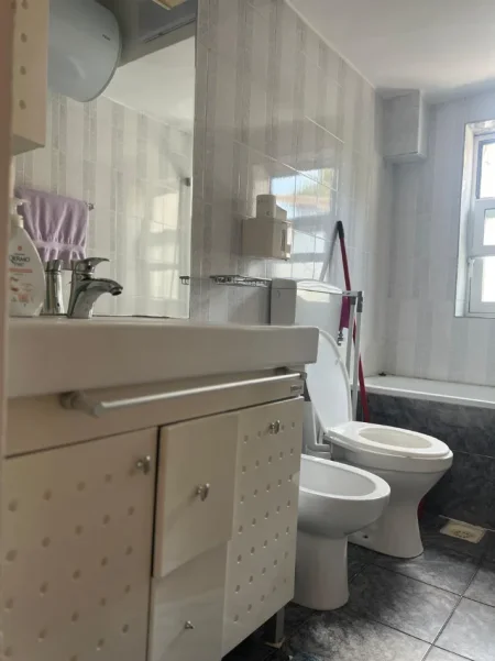 Tirane, jepet me qera apartament 2+1 Kati 2, 80 m² 650 € (Myslym shyri)