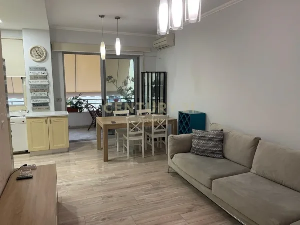Tirane, shitet apartament 2+1+Ballkon Kati 4, 111 m² 