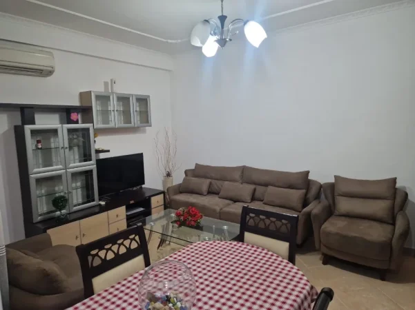 Tirane, jepet me qera apartament 2+1 Kati 3, 100 m² 450 € (Vila L Astir)