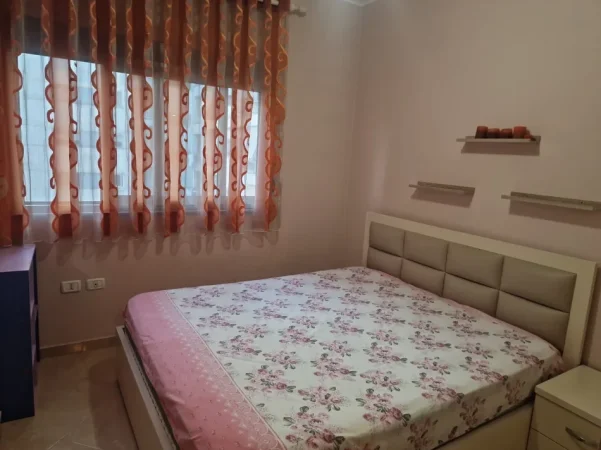 Tirane, jepet me qera apartament 2+1 Kati 3, 100 m² 450 € (Vila L Astir)