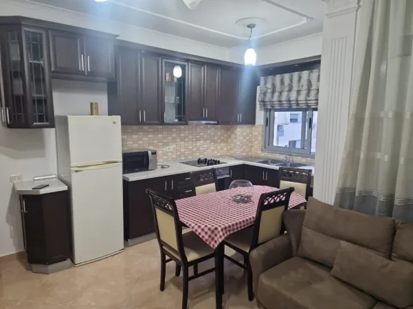 Tirane, jepet me qera apartament 2+1 Kati 3, 100 m² 450 € (Vila L Astir)