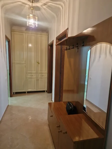 Tirane, jepet me qera apartament 2+1 Kati 3, 100 m² 450 € (Vila L Astir)