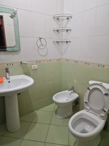Tirane, jepet me qera apartament 2+1 Kati 3, 100 m² 450 € (Vila L Astir)
