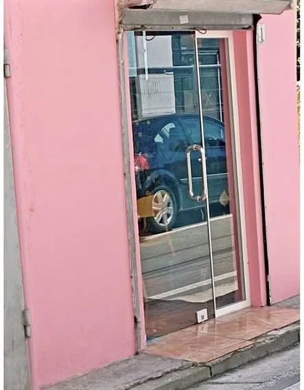 Tirane, jepet me qera dyqan Kati 0, 23 m² 270 € (21 DHJETORI)