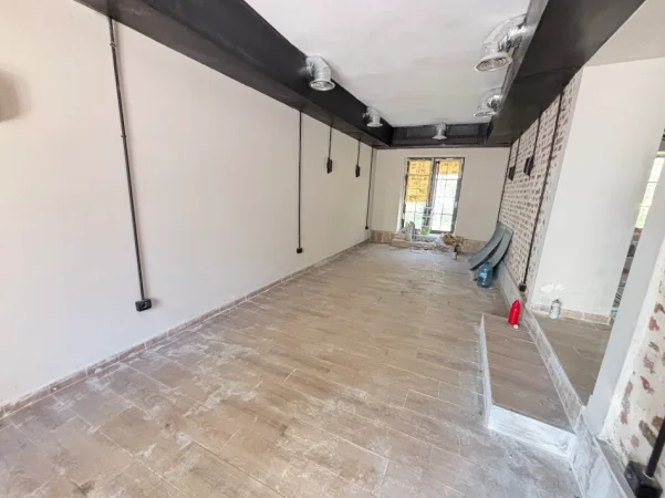 Tirane, jepet me qera ambjent biznesi Kati 0, 100 m² 1.040 € 