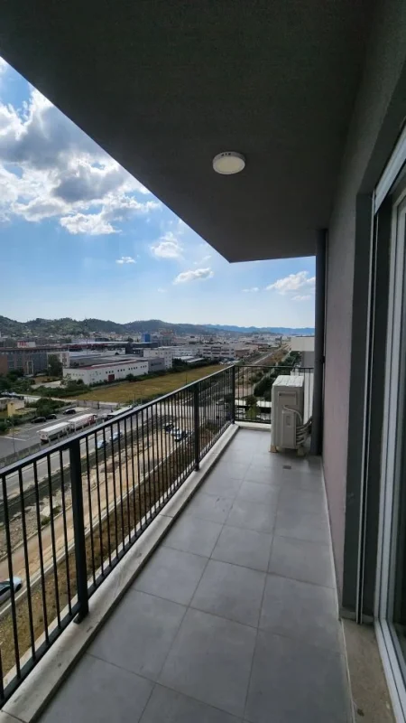 Tirane, jepet me qera apartament 2+1 Kati 8, 92 m² 550 € (Univers City prane Qtu)