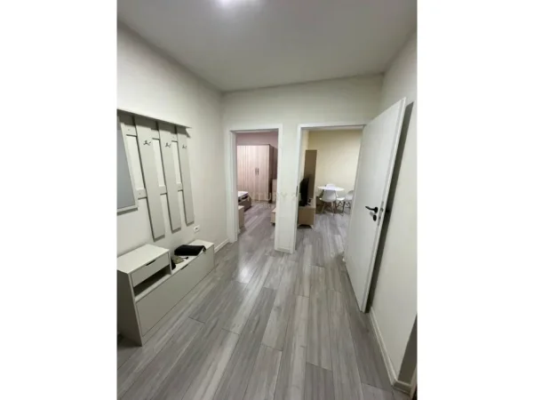 Tirane, jepet me qera apartament 1+1 Kati 1, 60 m² 600 € 