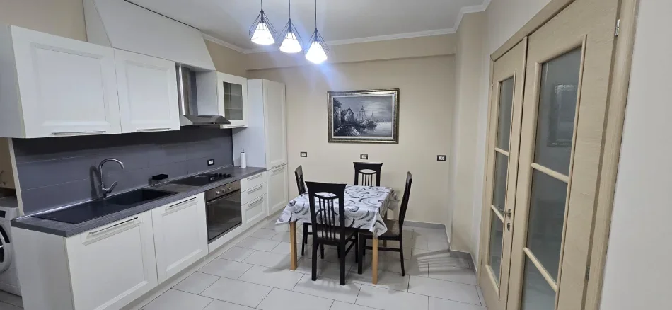 Tirane, jap me qera apartament 2+1+Ballkon Kati 5, 95 m² 600 € (Milto Sotir Gurra)