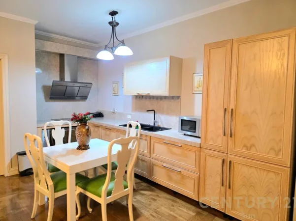 Tirane, jepet me qera apartament 2+1 Kati 5, 105 m² 900 € (Liqeni i Thate)