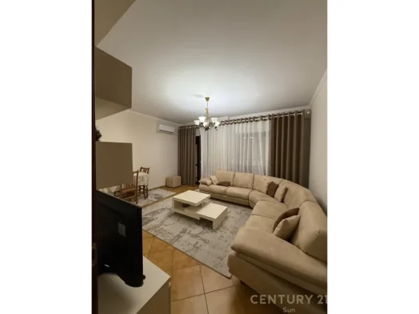 Tirane, jepet me qera apartament 2+1 Kati 8, 110 m² 700 € (Komuna e Parisit)